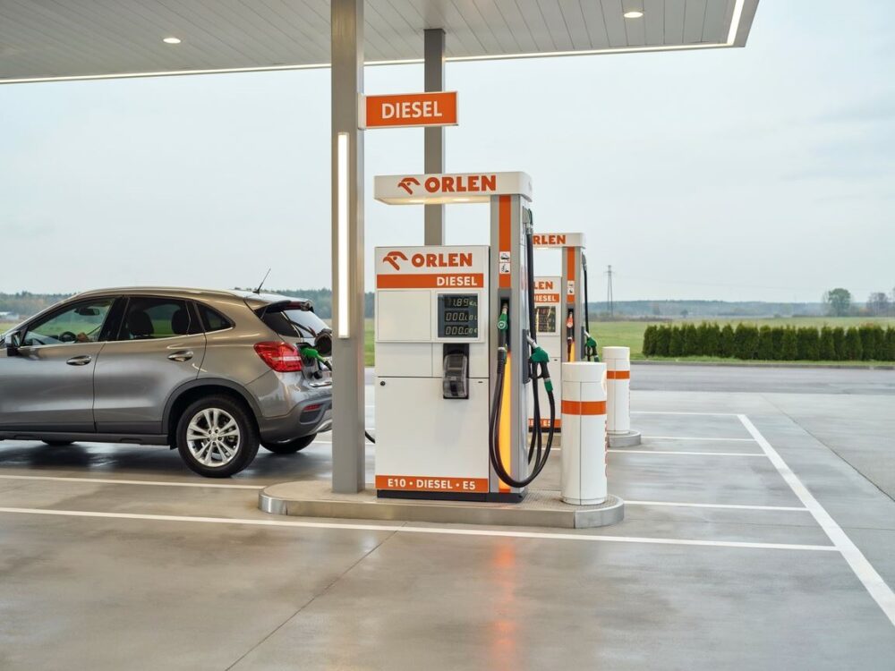 Samochód tankujący diesel Orlen