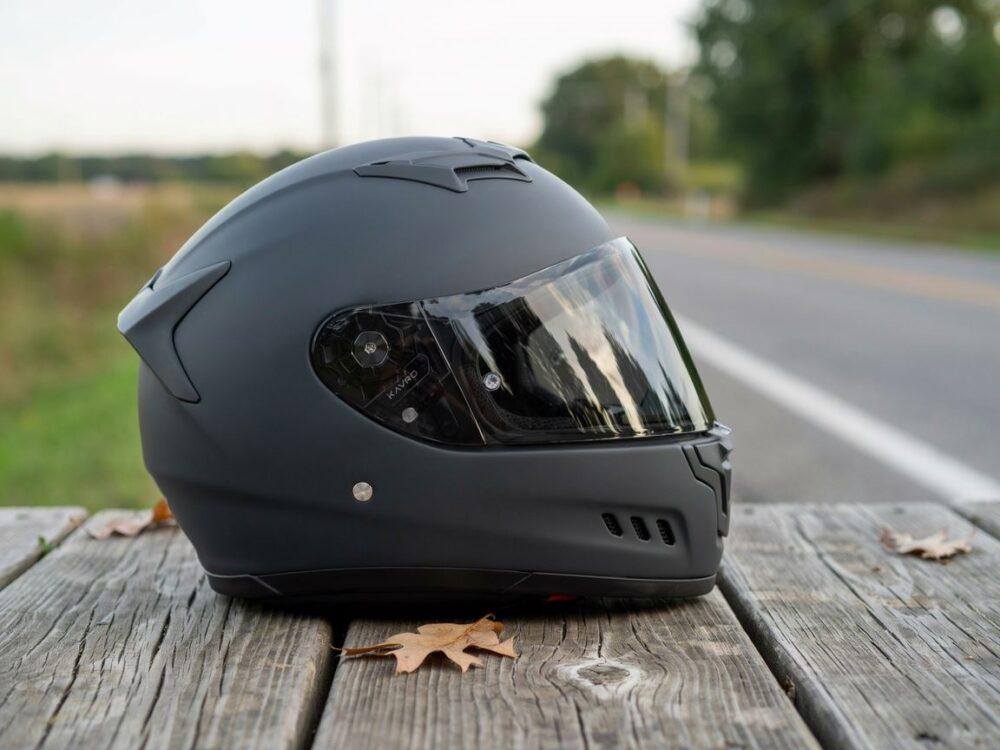 Jak wybrać idealny kask motocyklowy poradnik dla każdego motocyklisty