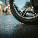 opona sportowa z detalem powierzchni  