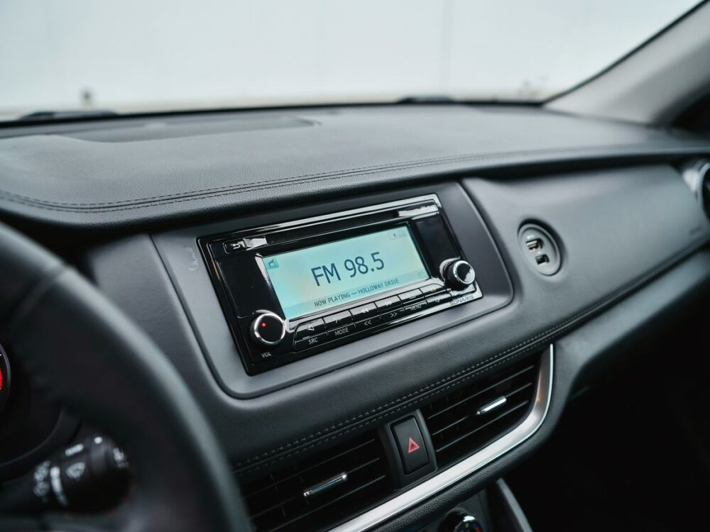 Radio samochodowe 12v jak wybrać najlepszy model i poprawnie zainstalować
