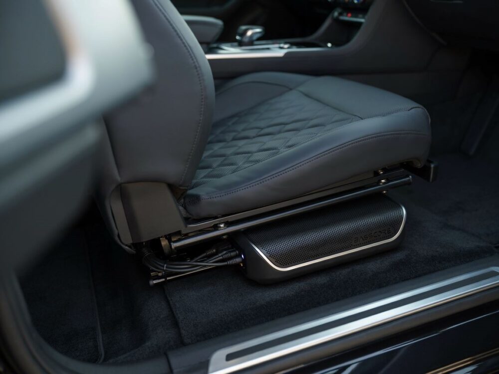 subwoofer montowany pod fotel